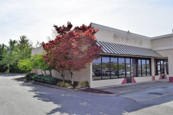 Manhattan Place Shopping Center: 1175 Oak Ridge Turnpike, Oak Ridge, TN 37830